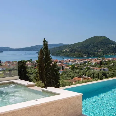 Feline With An Incredible Sea View Vila